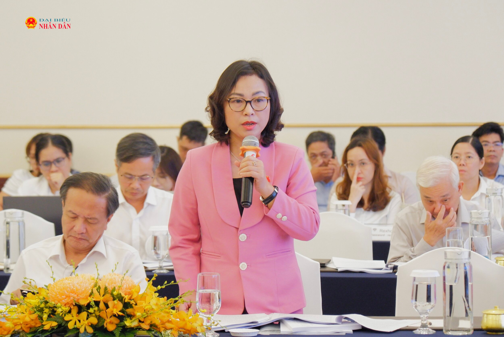 Phó Trưởng Tiểu ban Dân sự - Kinh tế, Ủy ban Pháp luật và Tư pháp Tống Thị Hạnh gợi ý một số nội dung để các đại biểu tập trung trao đổi về dự án Luật Nhà ở