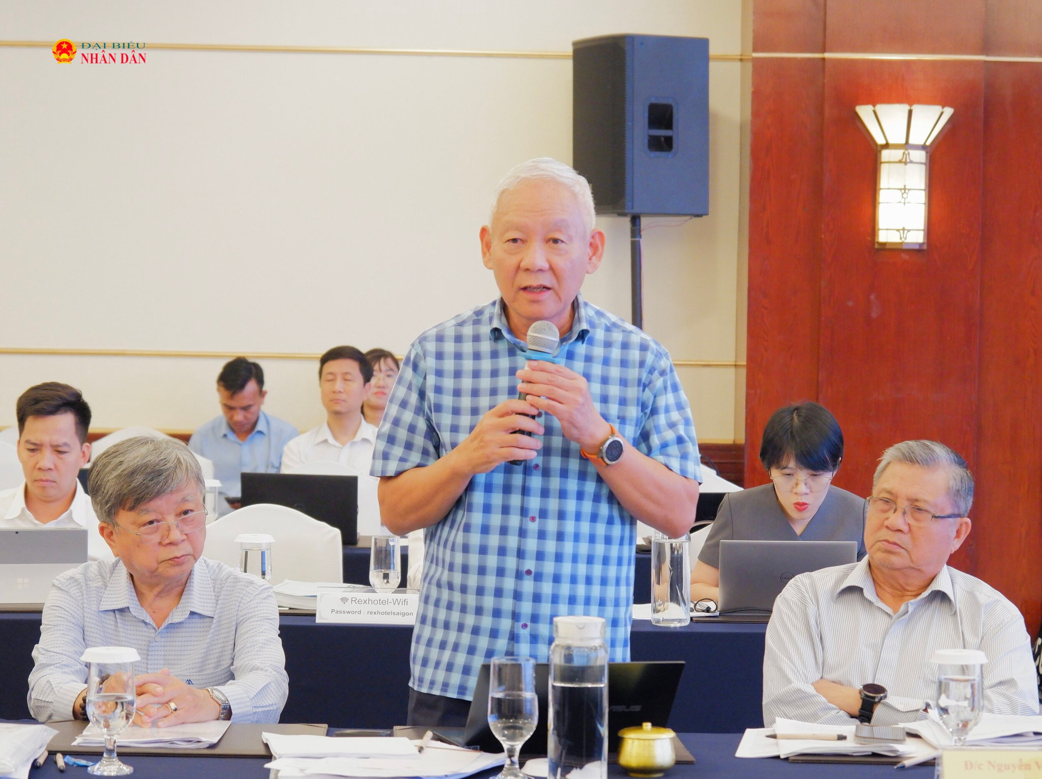 Nguyên Phó Chủ nhiệm Ủy ban Tài chính - Ngân sách Trần Văn phát biểu tại hội thảo