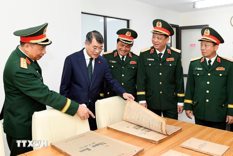 Thủ tướng Lê Minh Hưng tham quan Phòng Truyền thống, Thư viện của Học viện Quốc phòng