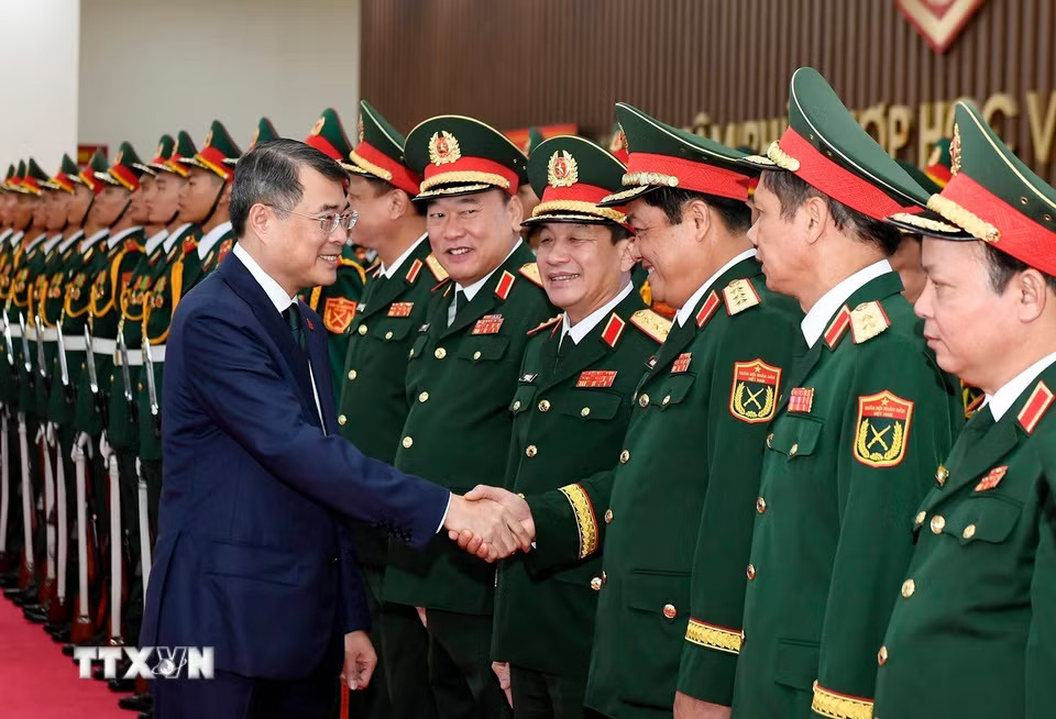 Thủ tướng Lê Minh Hưng đến dự Lễ Khai giảng các khóa năm học 2026 – 2027 của Học viện Quốc phòng