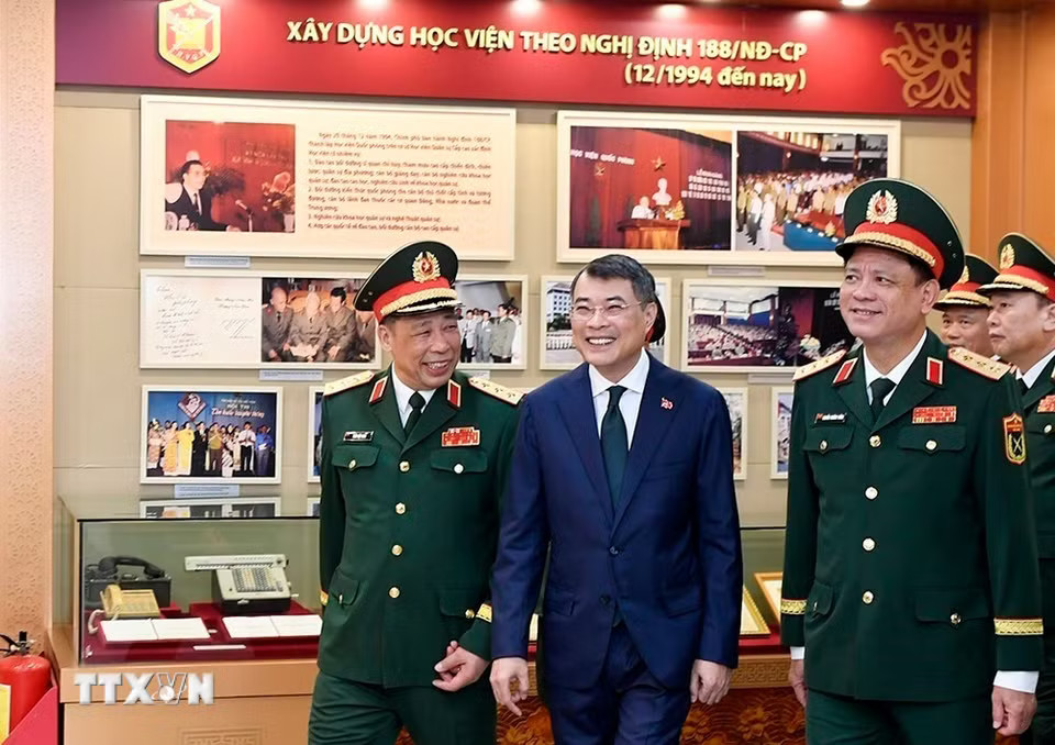Thủ tướng Lê Minh Hưng tham quan Phòng Truyền thống, Thư viện của Học viện Quốc phòng