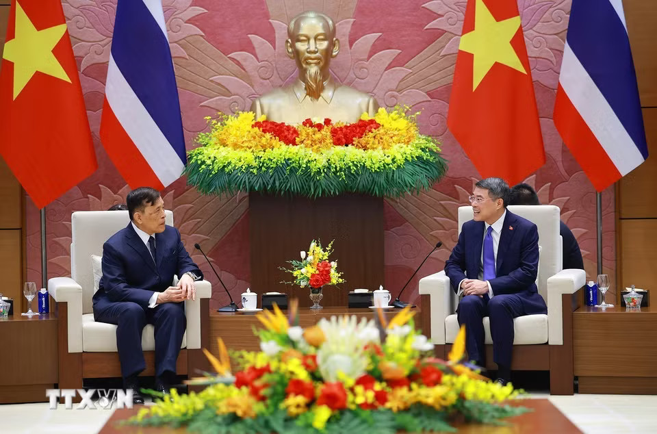 Thủ tướng Lê Minh Hưng hội kiến Nhà vua Vương quốc Thái Lan Maha Vajiralongkorn Phra Vajiraklaochaoyuhua và Hoàng hậu