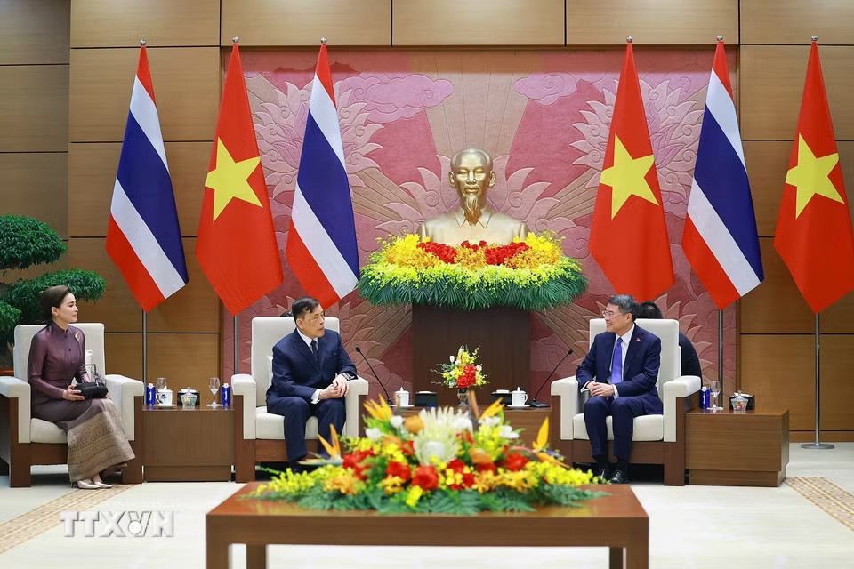 Thủ tướng Lê Minh Hưng hội kiến Nhà vua Vương quốc Thái Lan Maha Vajiralongkorn Phra Vajiraklaochaoyuhua và Hoàng hậu