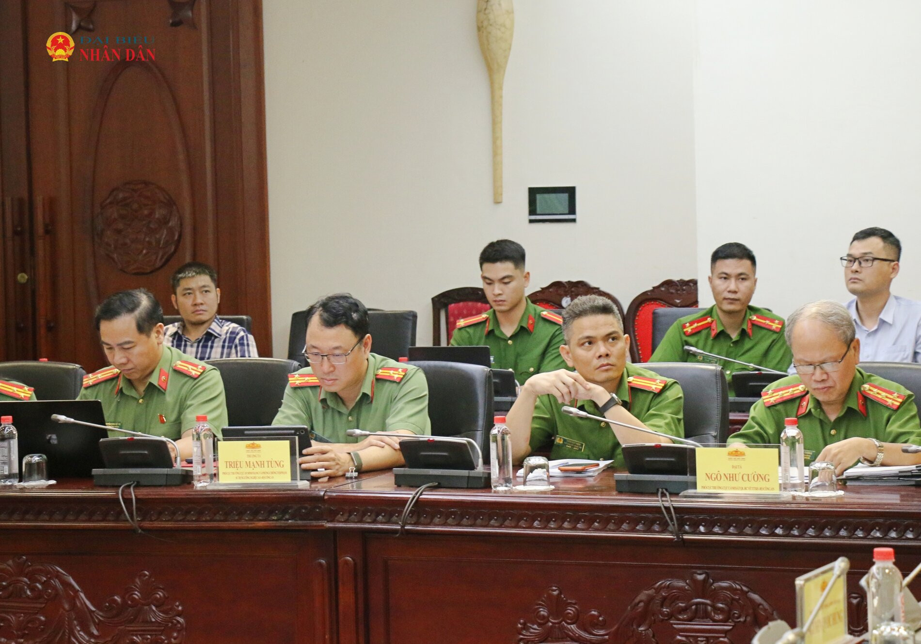 Đại diện cơ quan soạn thảo tham dự phiên họp