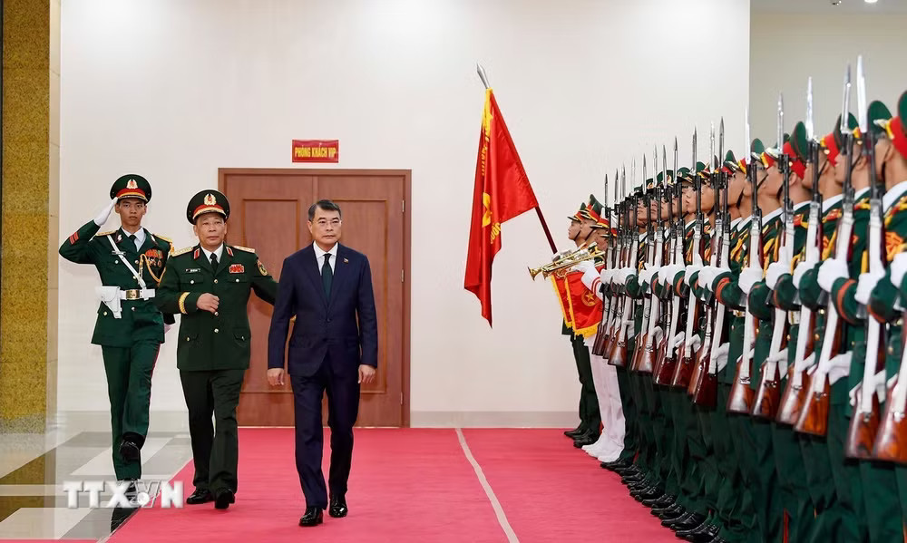 Thủ tướng Lê Minh Hưng đến dự Lễ Khai giảng các khóa năm học 2026-2027 của Học viện Quốc phòng. (Ảnh: Dương Giang/TTXVN) Thủ tướng Lê Minh Hưng đến dự Lễ Khai giảng các khóa năm học 2026-2027 của Học viện Quốc phòng