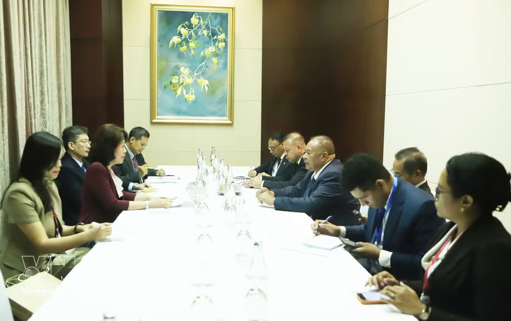 Vietnamese Deputy Minister of Foreign Affairs Nguyen Thi Hoang Van meets with Timor-Leste Minister of Foreign Affairs and Cooperation Bendito Freitas (Photo: VNA) vnanet-van2.jpg