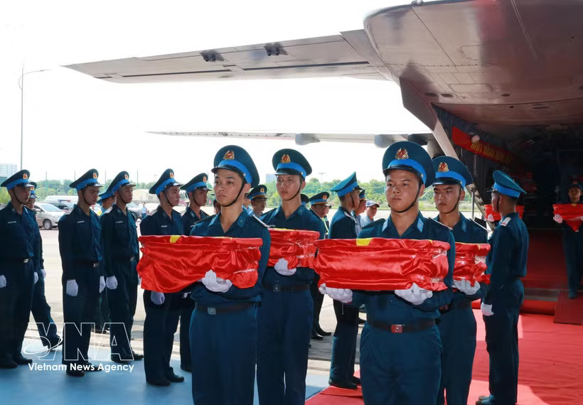 At the handover ceremony (Photo: VNA)