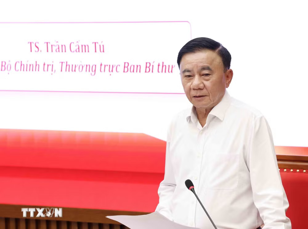 Thường trực Ban Bí thư Trần Cẩm Tú truyền đạt chuyên đề bồi dưỡng kiến thức đối với Ủy viên Trung ương Đảng khóa XIV