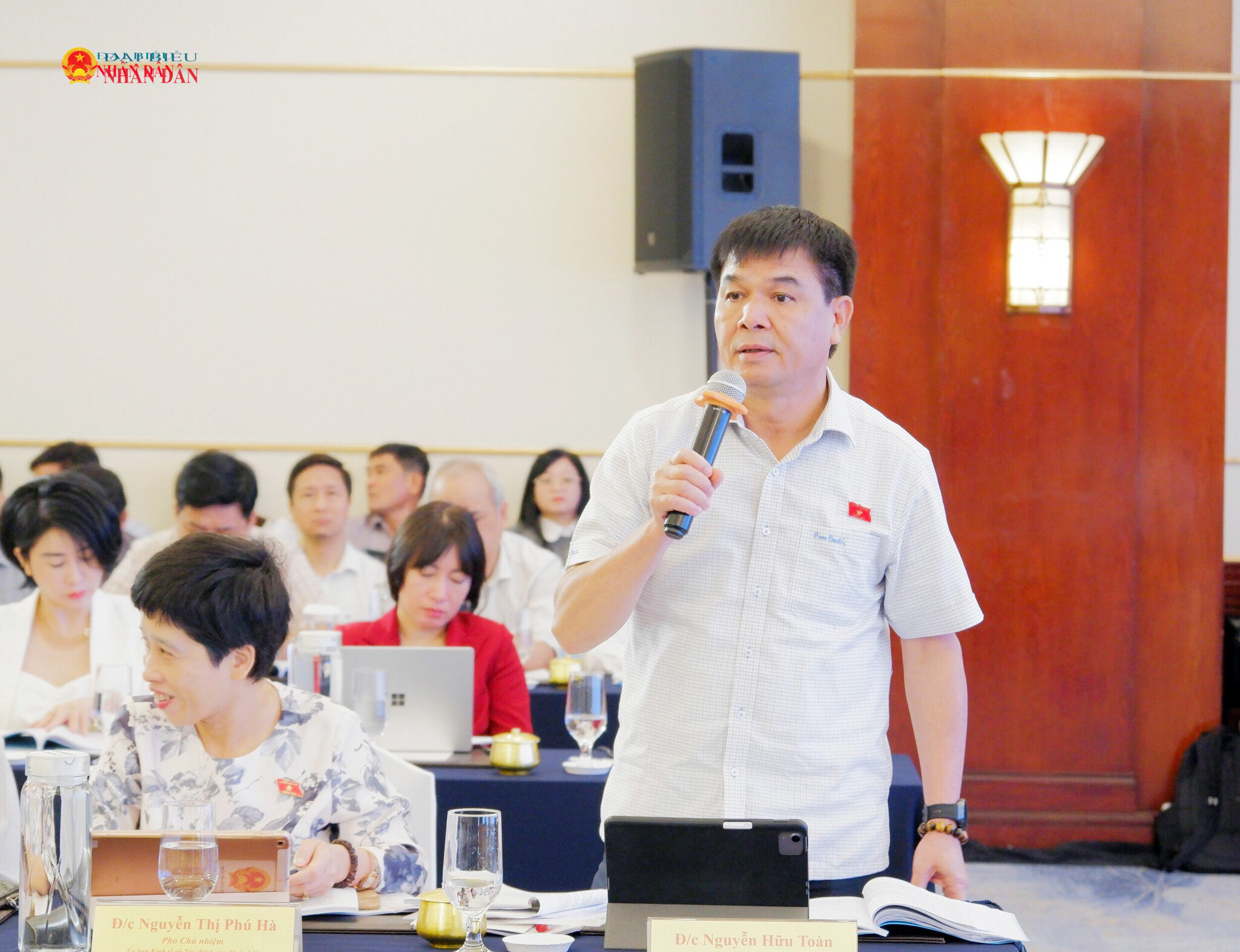 Phó Chủ nhiệm Ủy ban Kinh tế và Tài chính Nguyễn Hữu Toàn phát biểu