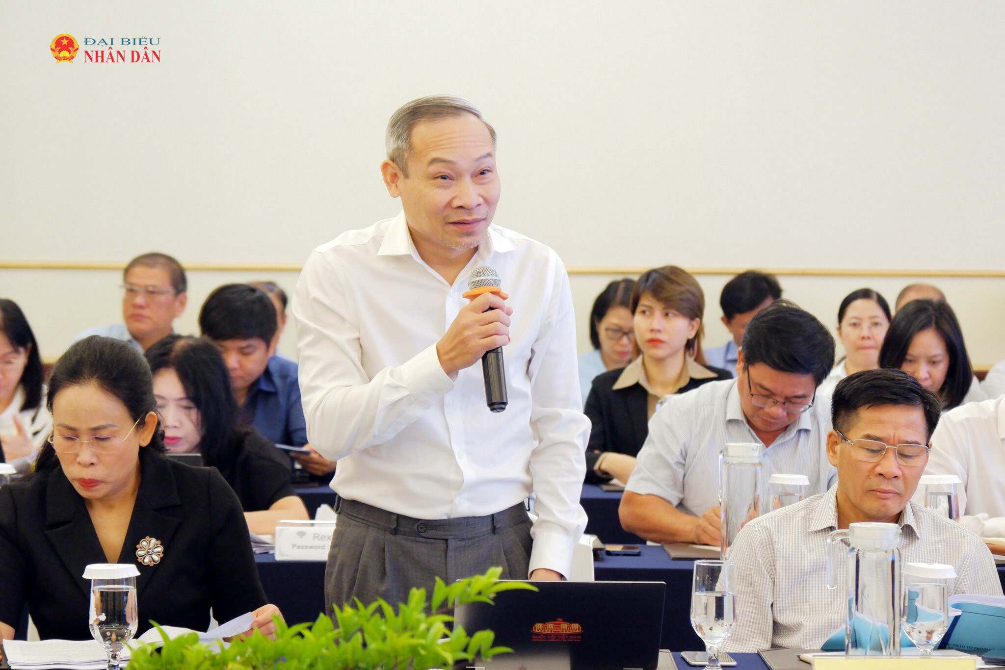 ĐBQH hoạt động chuyên trách tại Ủy ban Kinh tế và Tài chính Phan Đức Hiếu phát biểu tại hội thảo