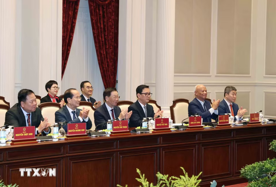 Các đại biểu tham dự cuộc gặp