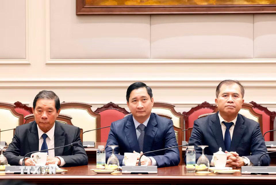 Các đại biểu tham dự cuộc gặp