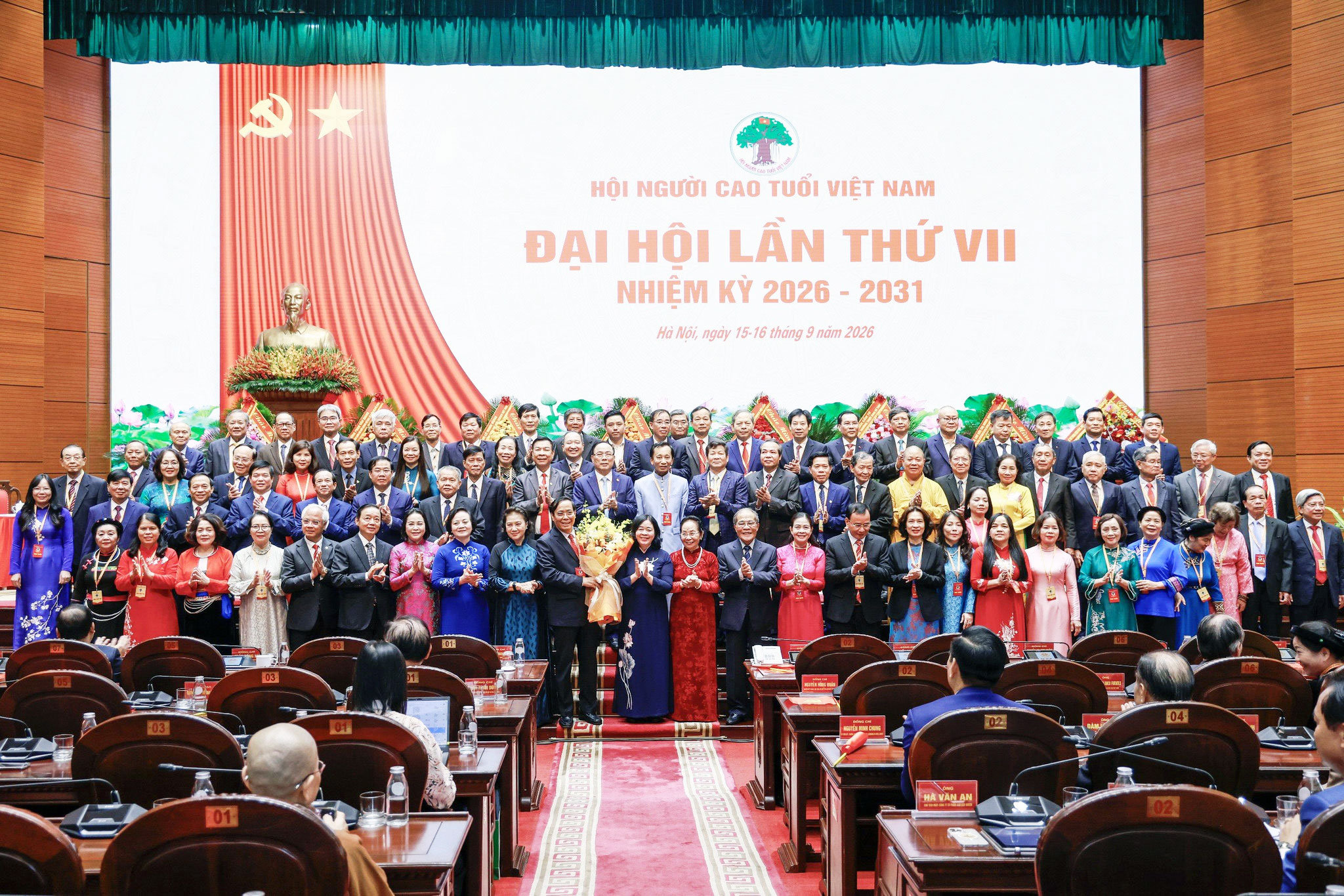 85 Ủy viên Ban Chấp hành Hội Người cao tuổi Việt Nam khóa VII, nhiệm kỳ 2026 – 2031 đã ra mắt Đại hội. Ông Nguyễn Thanh Bình - Chủ tịch Hội Người cao tuổi Việt Nam khóa VI tiếp tục được tín nhiệm bầu làm Chủ tịch Hội Người cao tuổi Việt Nam khóa VII, nhiệm kỳ 2026 - 2031