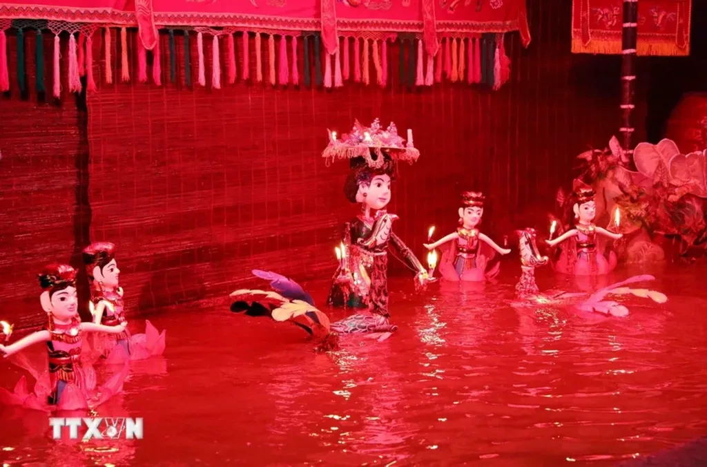 Một tiết mục biểu diễn múa rối nước của các nghệ sỹ Việt Nam