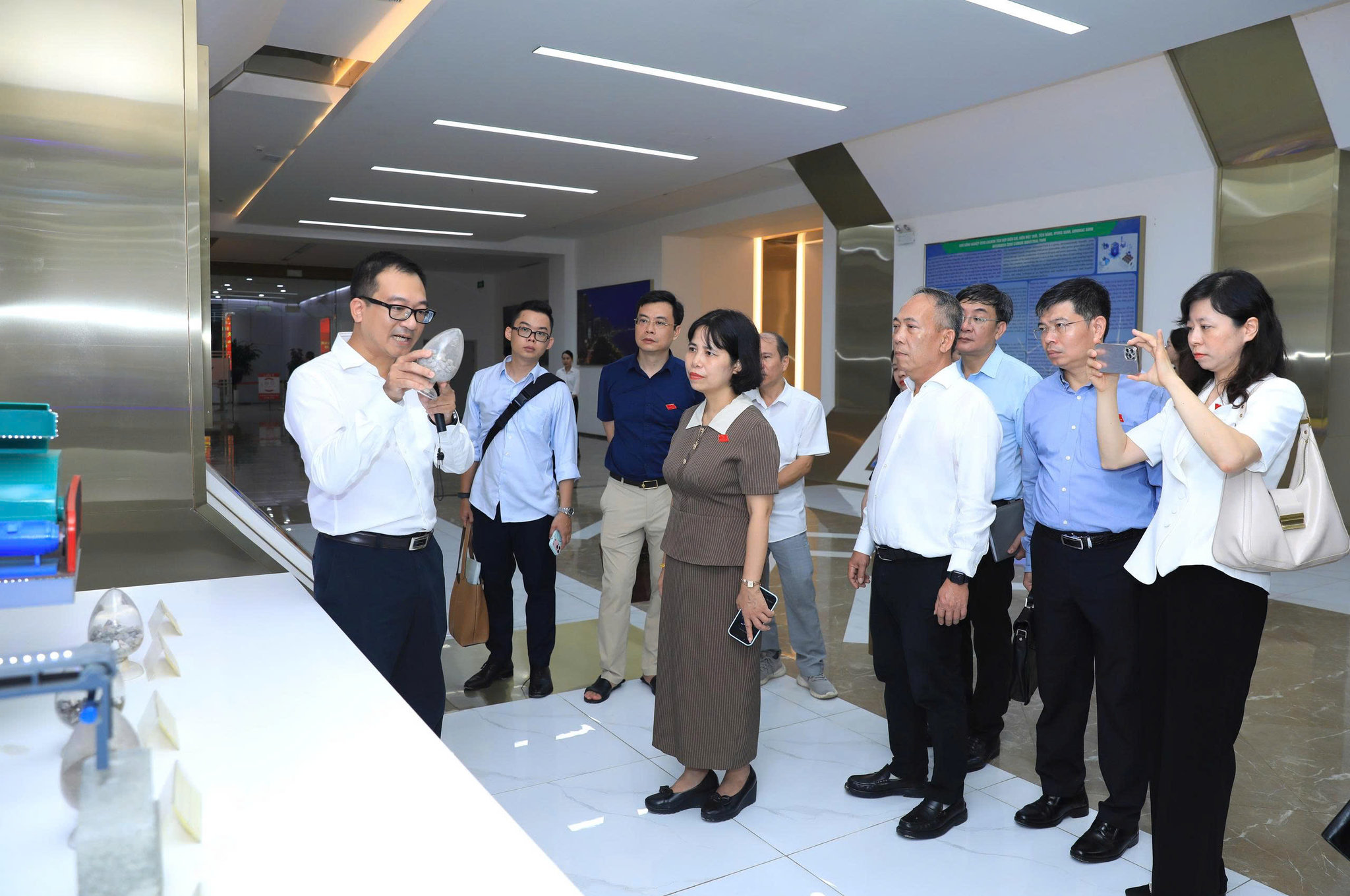 Đoàn giám sát của Ban Khoa học, Công nghệ và Môi trường HĐND thành phố Hà Nội giám sát việc thực hiện chính sách, pháp luật về bảo vệ môi trường trên địa bàn