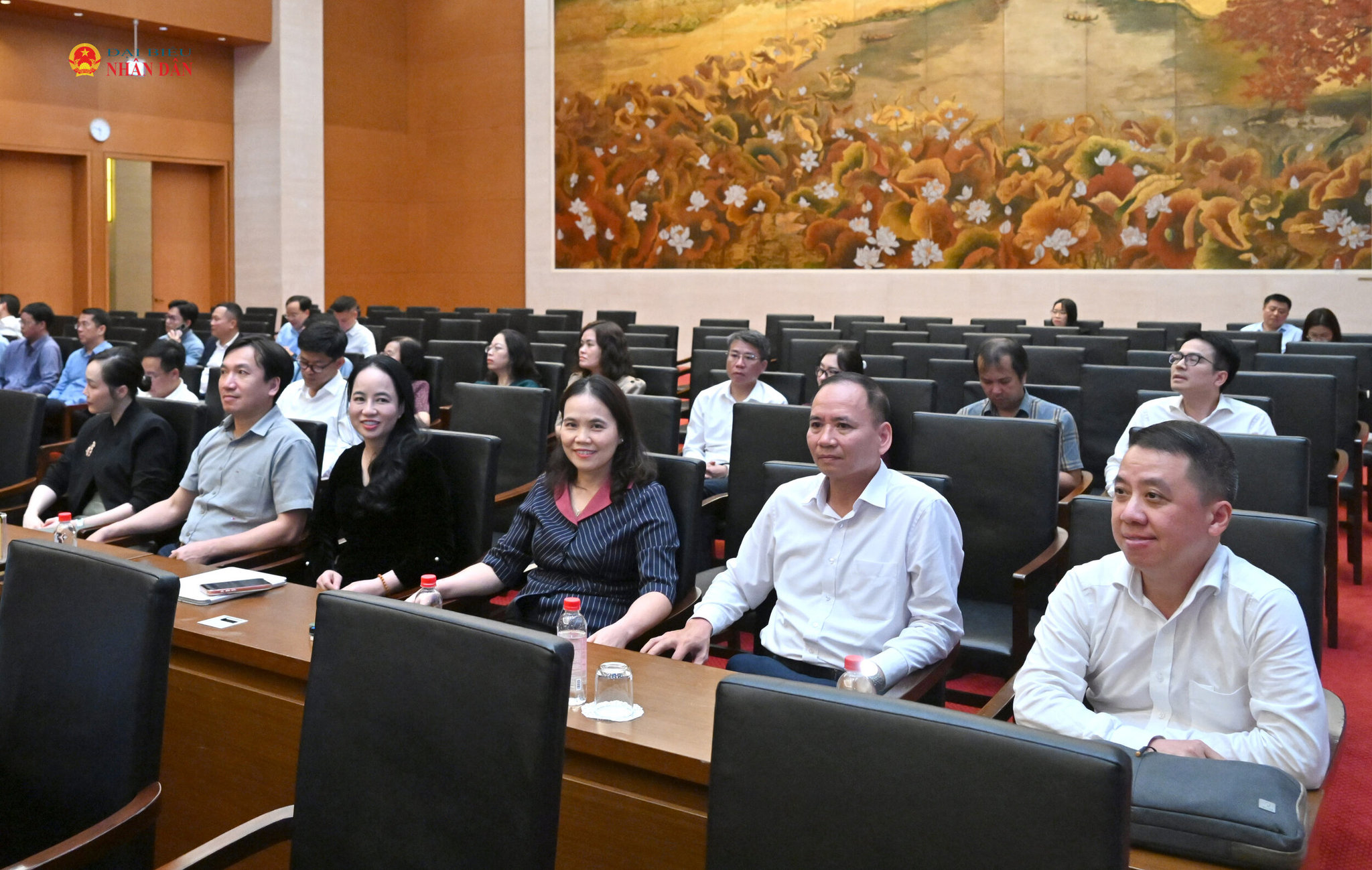 Các đại biểu tham dự buổi lễ.