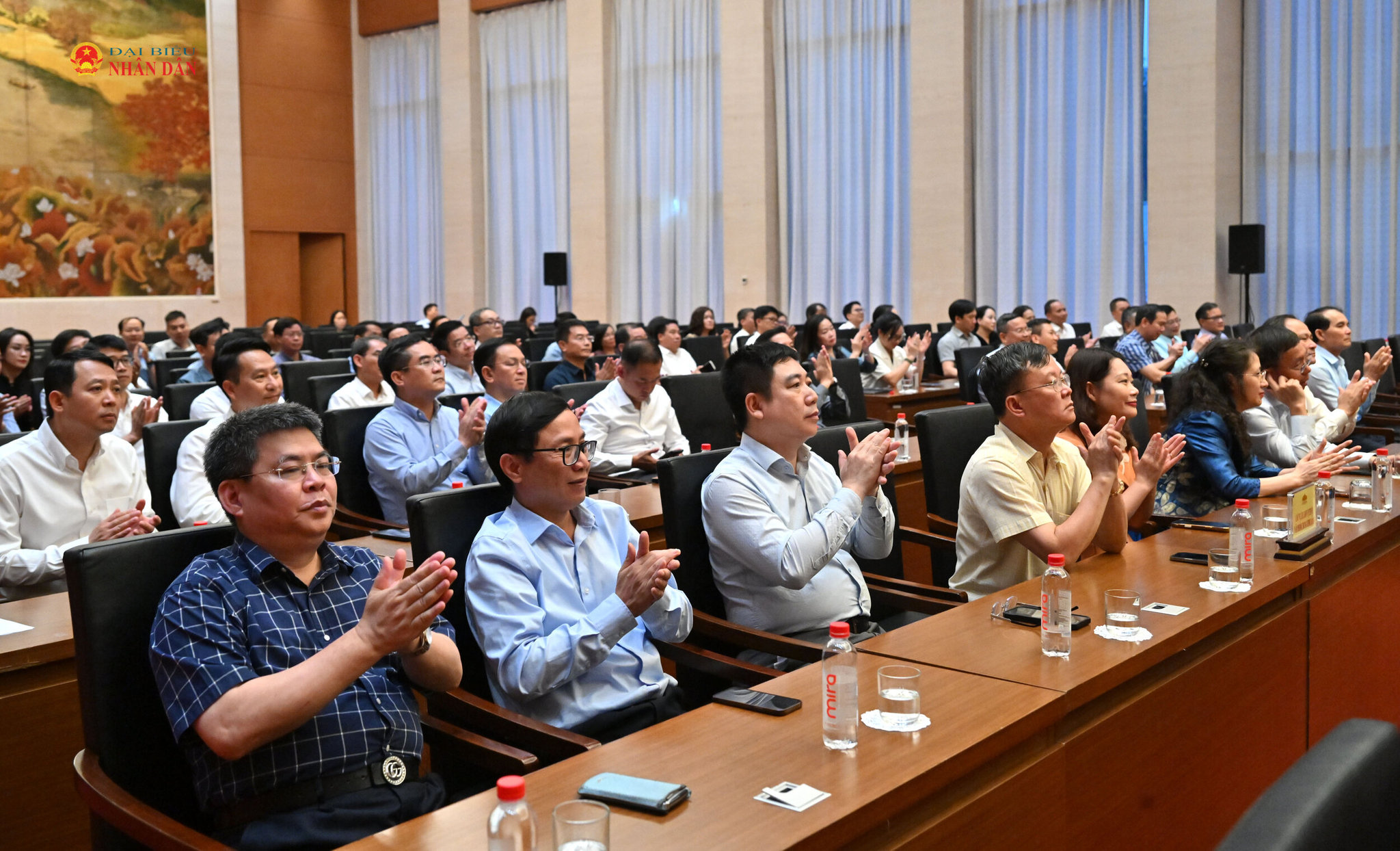 Các đại biểu tham dự buổi lễ.