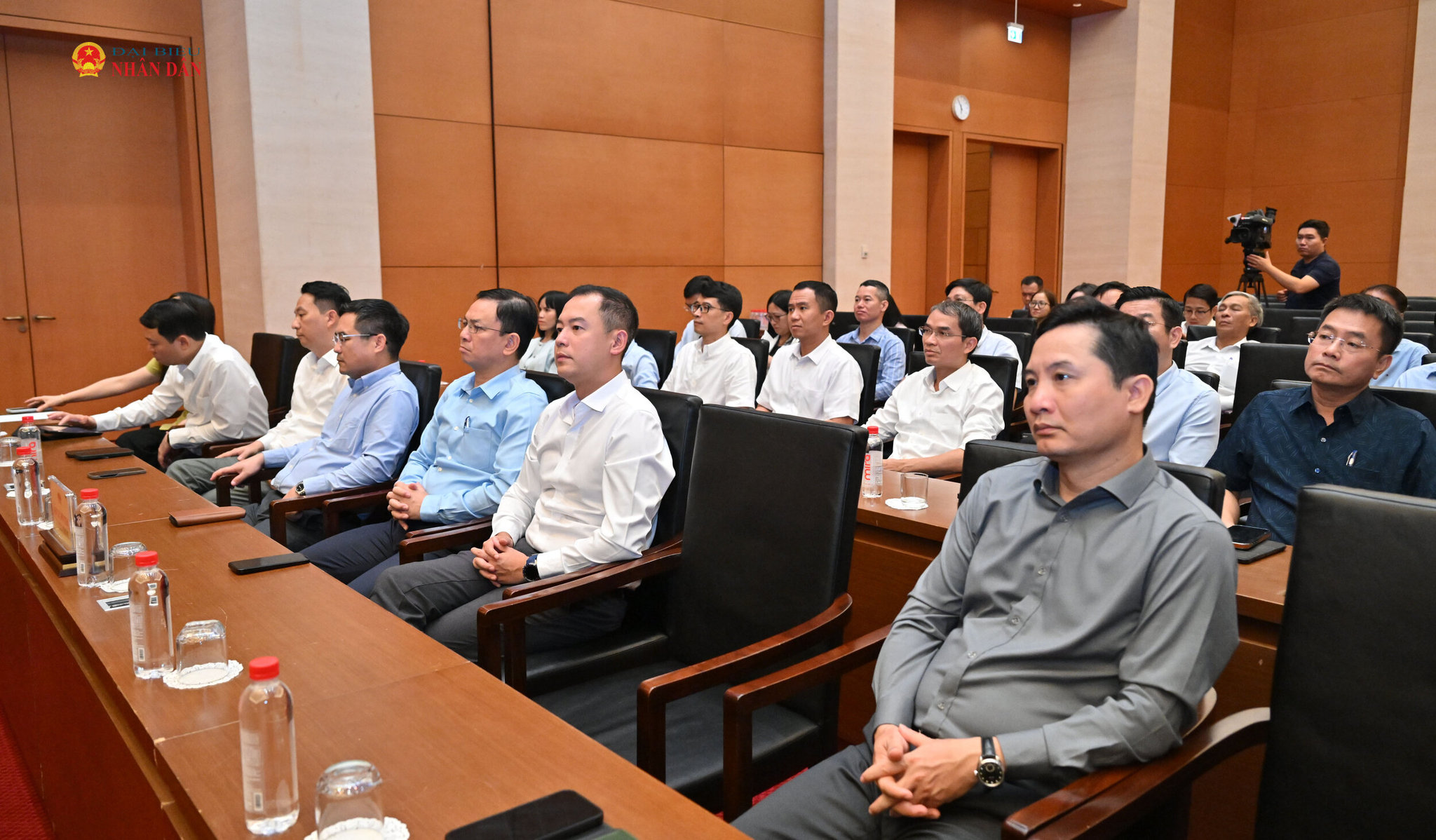 Các đại biểu tham dự buổi lễ.
