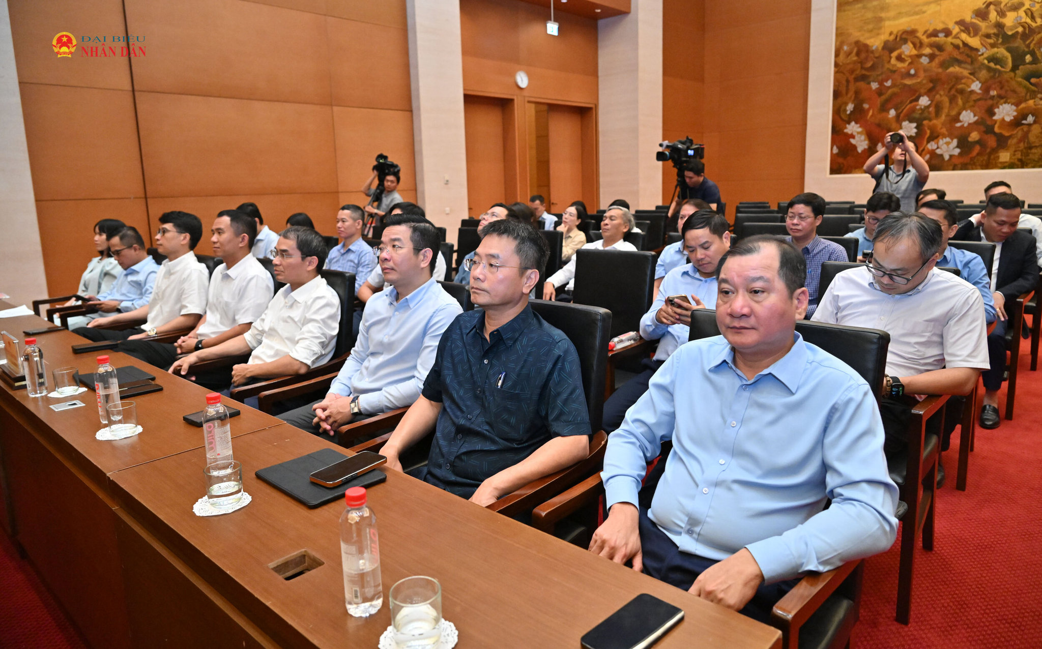 Các đại biểu tham dự buổi lễ.