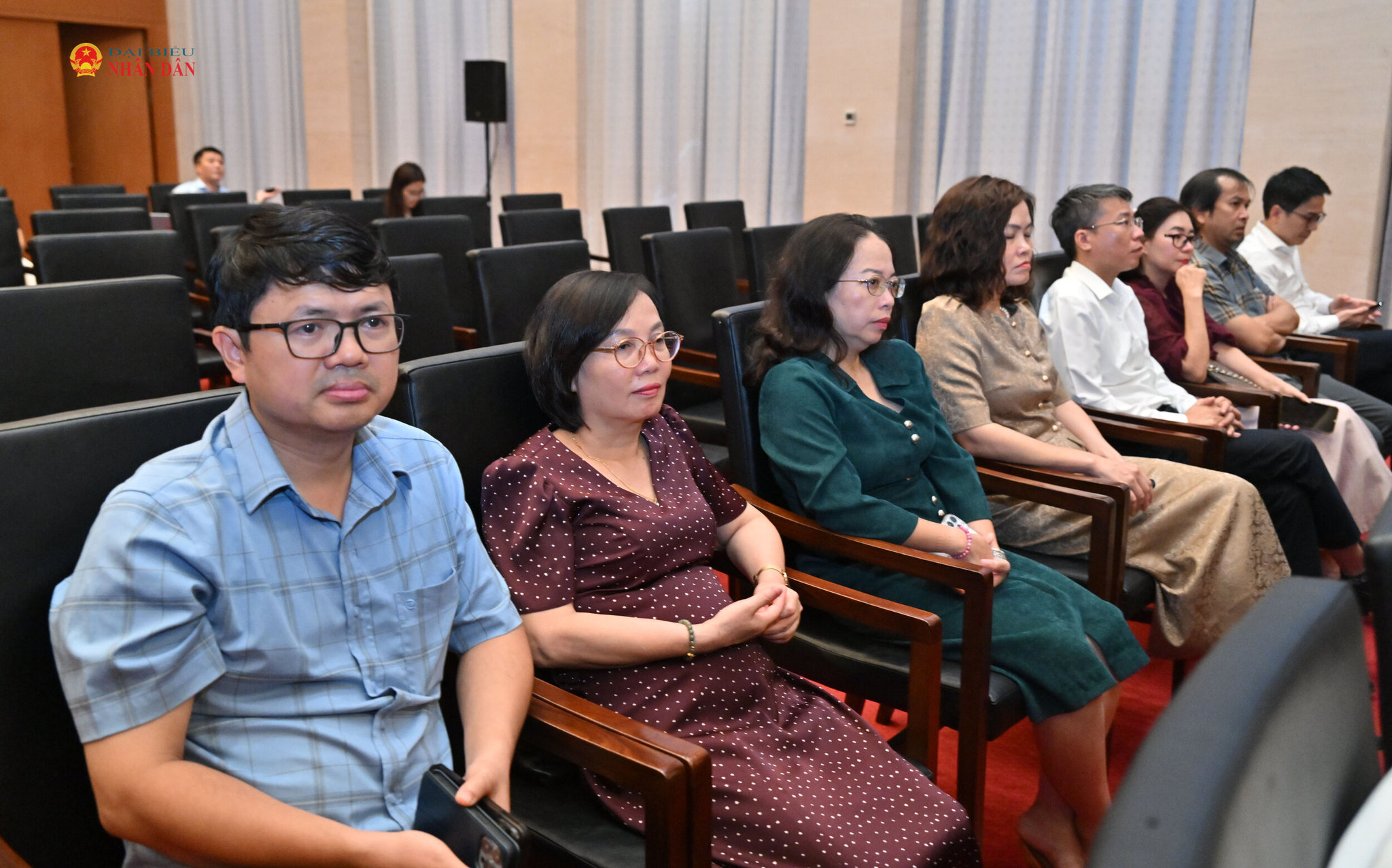 Các đại biểu tham dự buổi lễ.