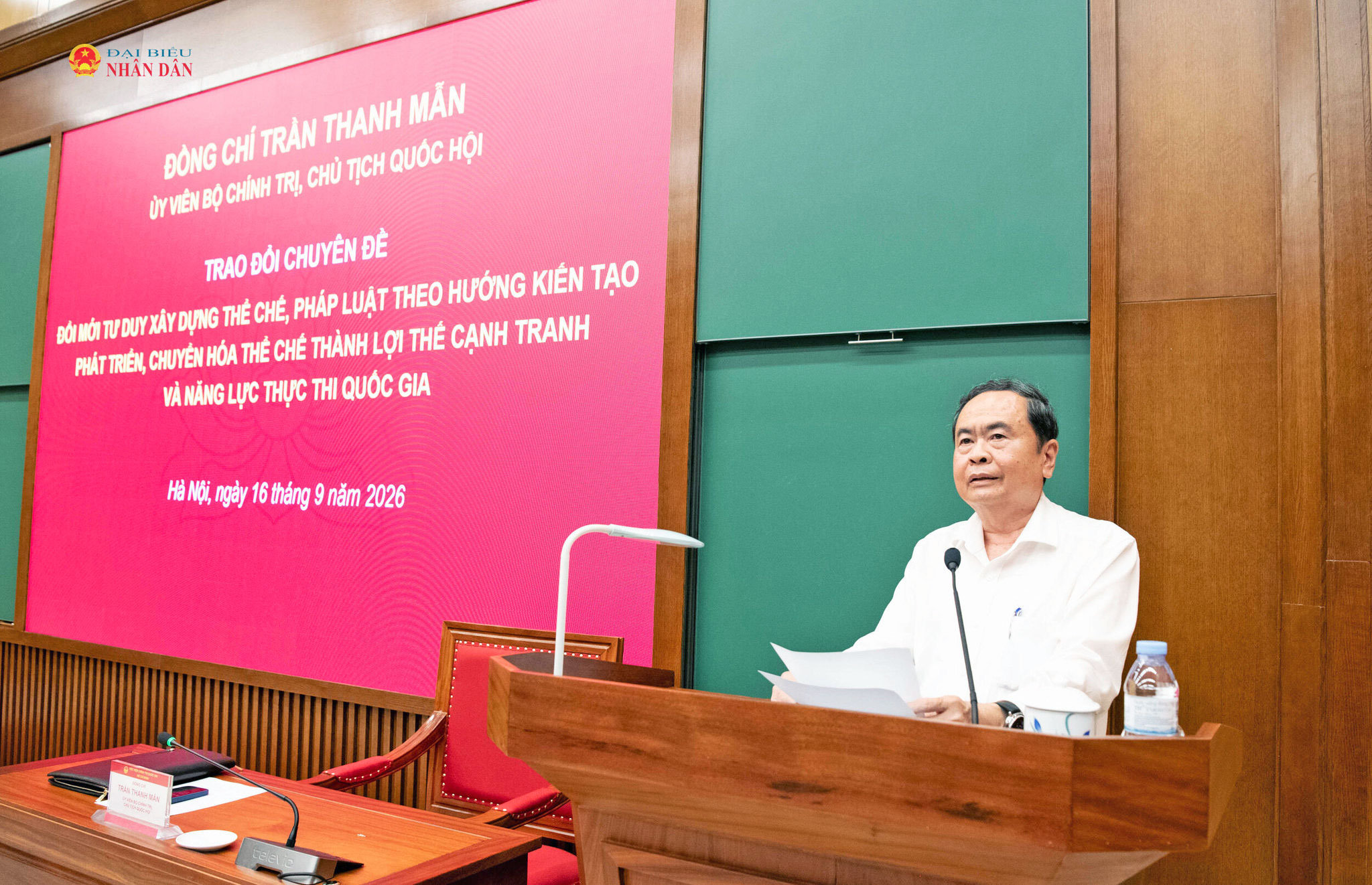 Chủ tịch Quốc hội Trần Thanh Mẫn truyền đạt chuyên đề về đổi mới tư duy xây dựng thể chế.