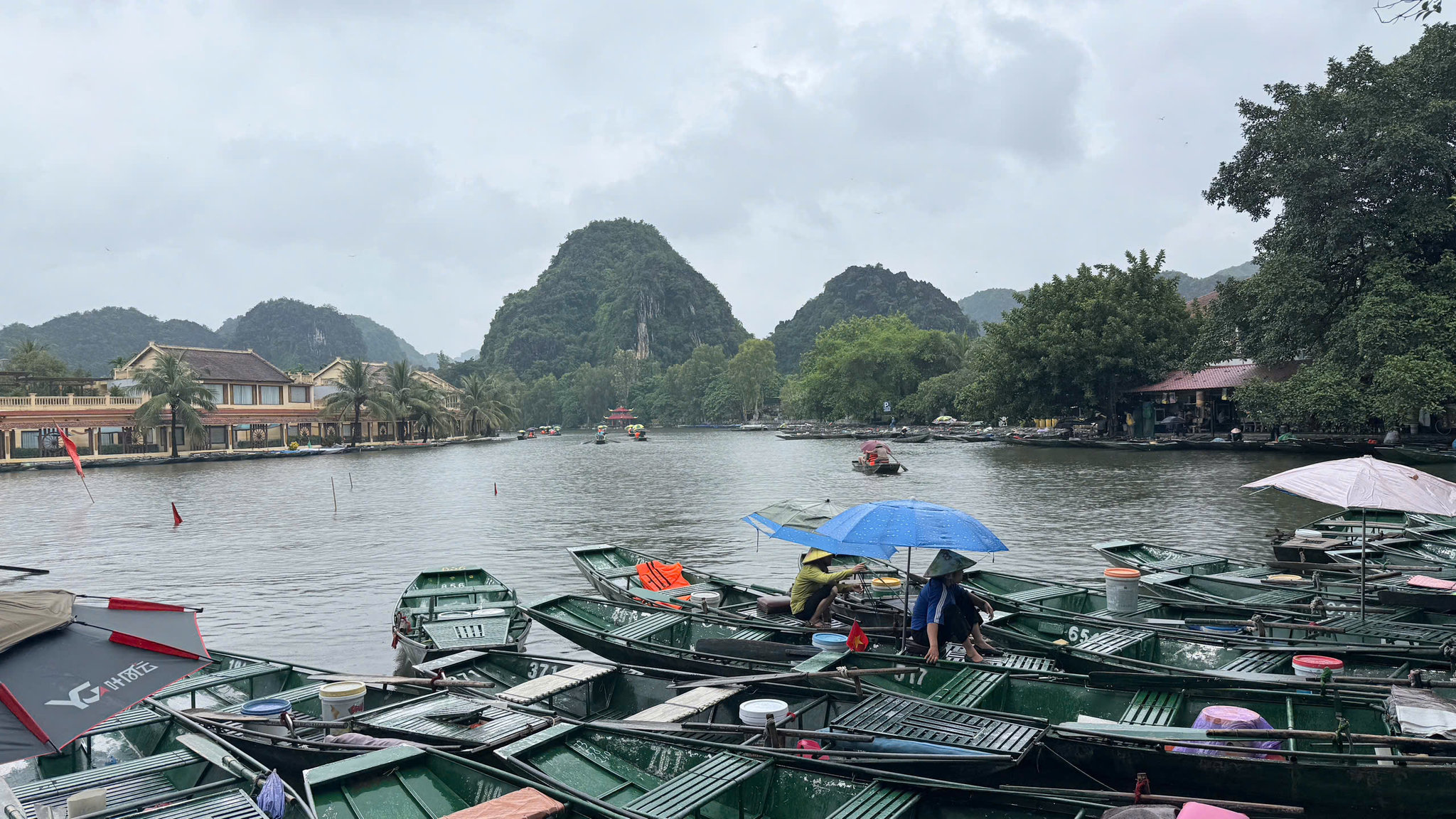 Du lịch Ninh Bình ứng phó mưa lũ3