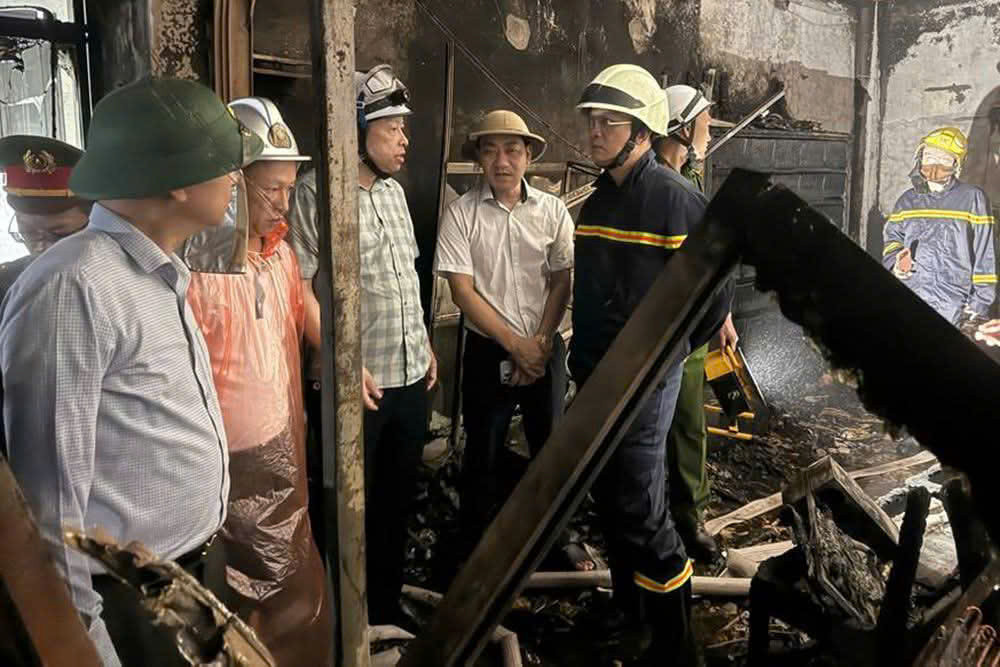 Thiếu tướng Nguyễn Hồng Ky – Phó Giám đốc CATP trực tiếp chỉ đạo các lực lượng tại vụ cháy