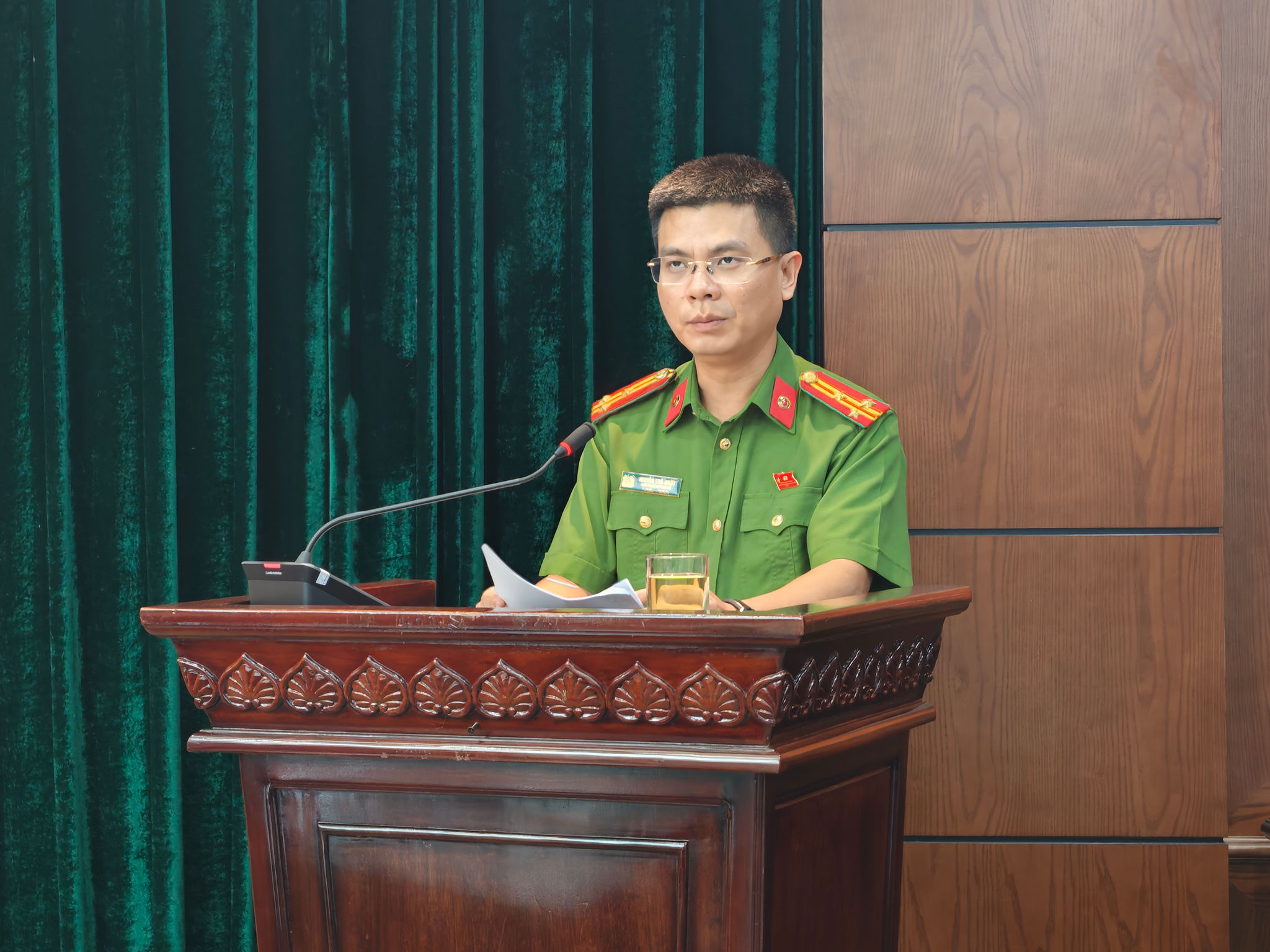 Thượng tá Nguyễn Thế Nhật, Phó Trưởng phòng Cảnh sát điều tra tội phạm về ma túy quán triệt nội dung thí điểm chấm điểm và điều hành thảo luận.