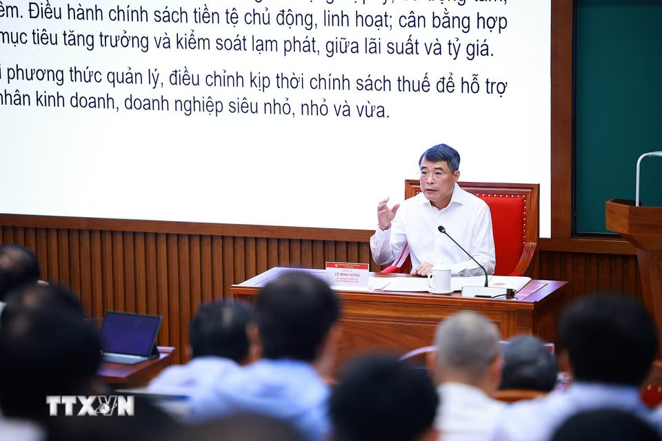 Thủ tướng Lê Minh Hưng trao đổi Chuyên đề: “Nâng cao năng lực điều hành của Chính phủ, tạo đột phá mạnh mẽ cho phát triển nhanh, bền vững và tăng trưởng hai con số.”