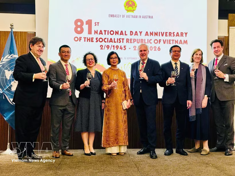 Officials at the ceremony marking the 81st anniversary of Vietnam’s National Day (September 2, 1945–2026) in Vienna on September 15 (Photo: VNA)
