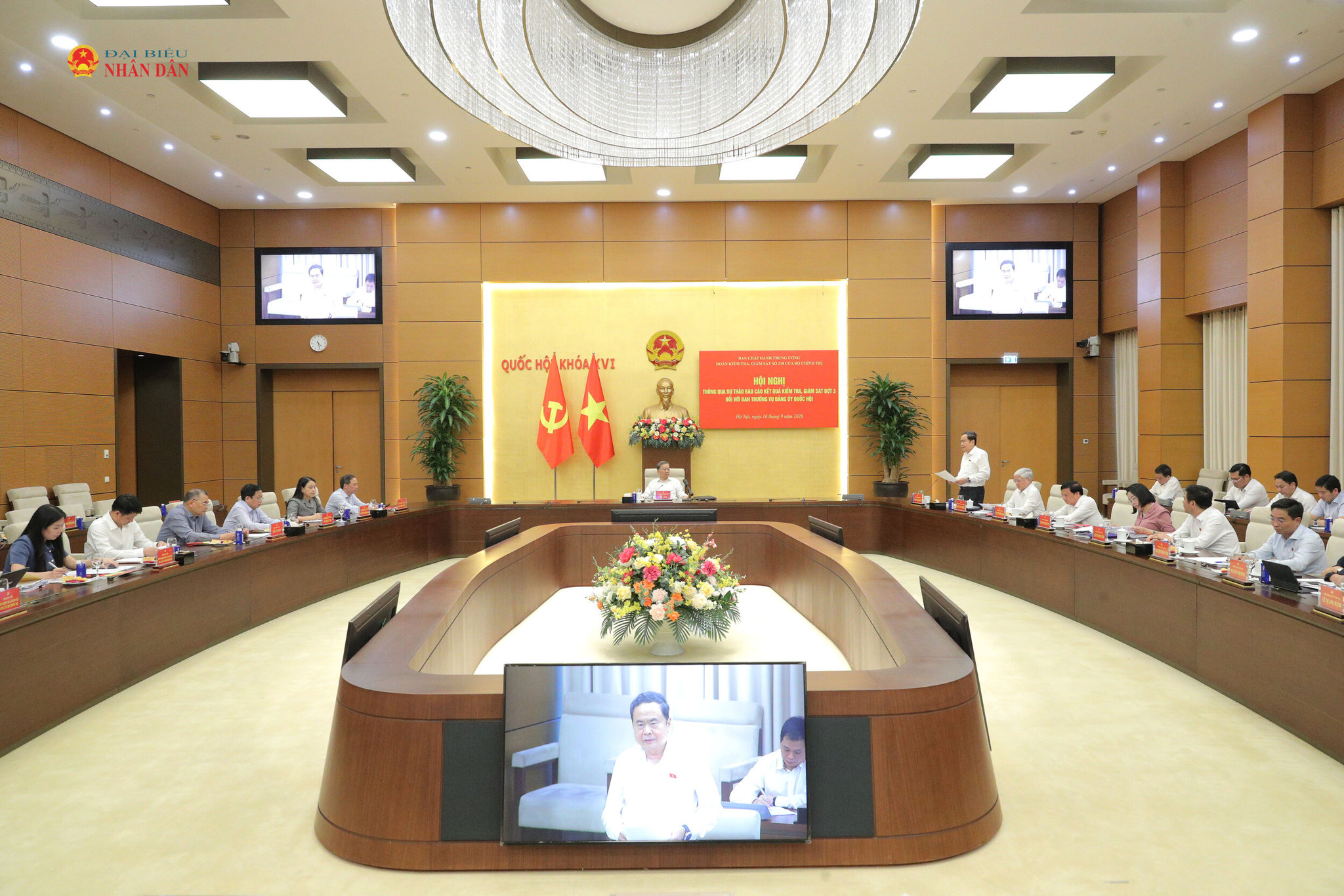Toàn cảnh