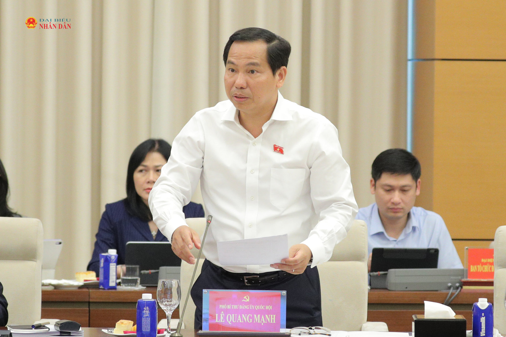 Phó Bí thư Đảng ủy Quốc hội, Tổng Thư ký Quốc hội, Chủ nhiệm Văn phòng Quốc hội Lê Quang Mạnh phát biểu tại hội nghị.