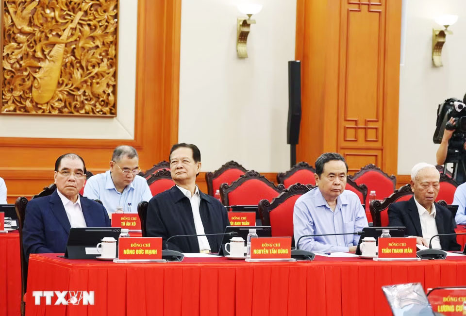 Các đại biểu tham dự Phiên họp