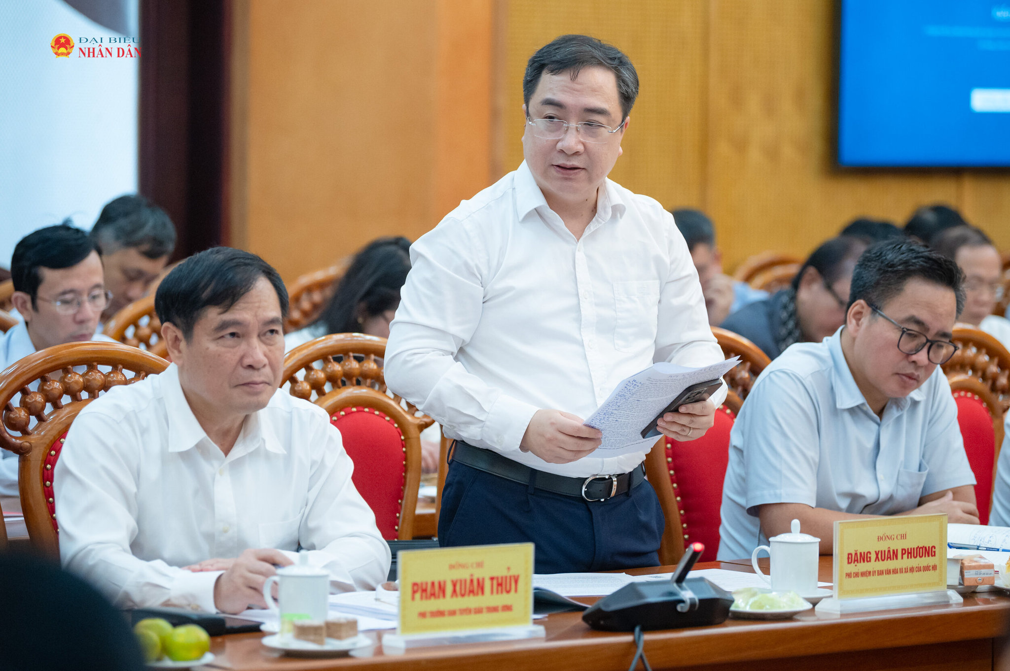 Phó Chủ nhiệm Ủy ban Văn hóa và Xã hội Đặng Xuân Phương phát biểu