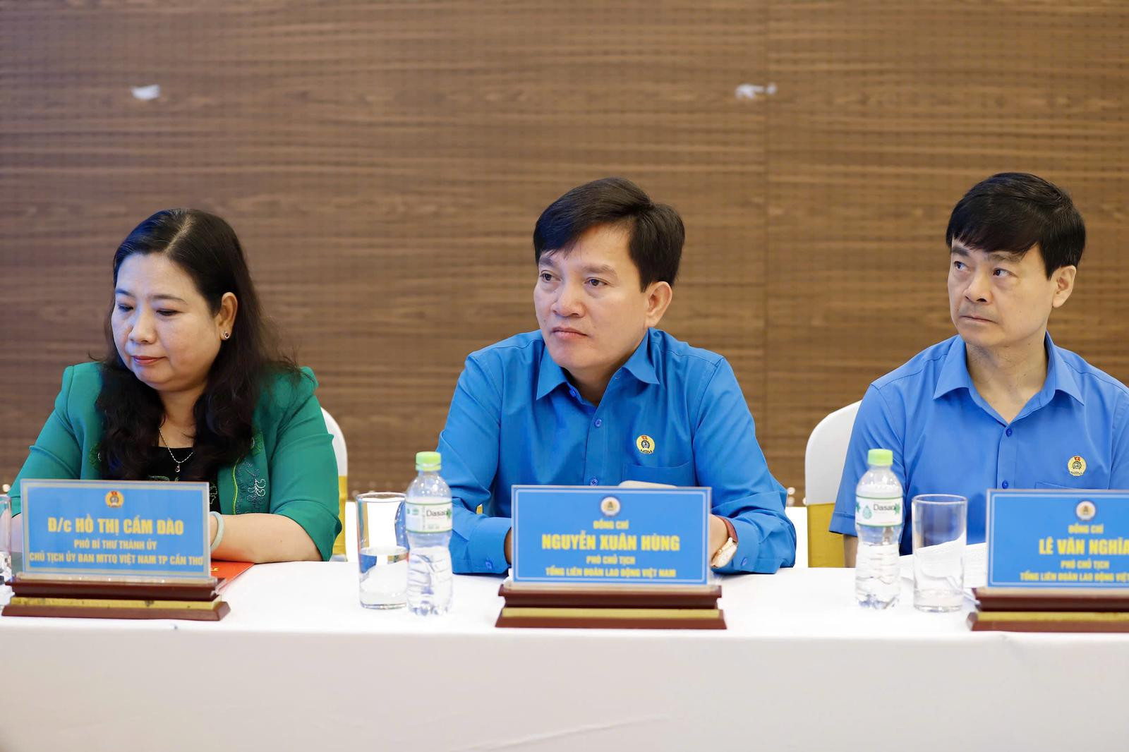 Các đại biểu tham dự hội nghị