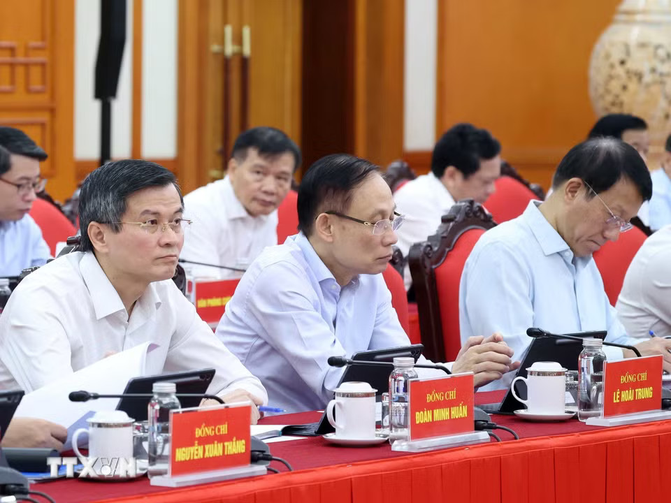 Các đại biểu tham dự Phiên họp