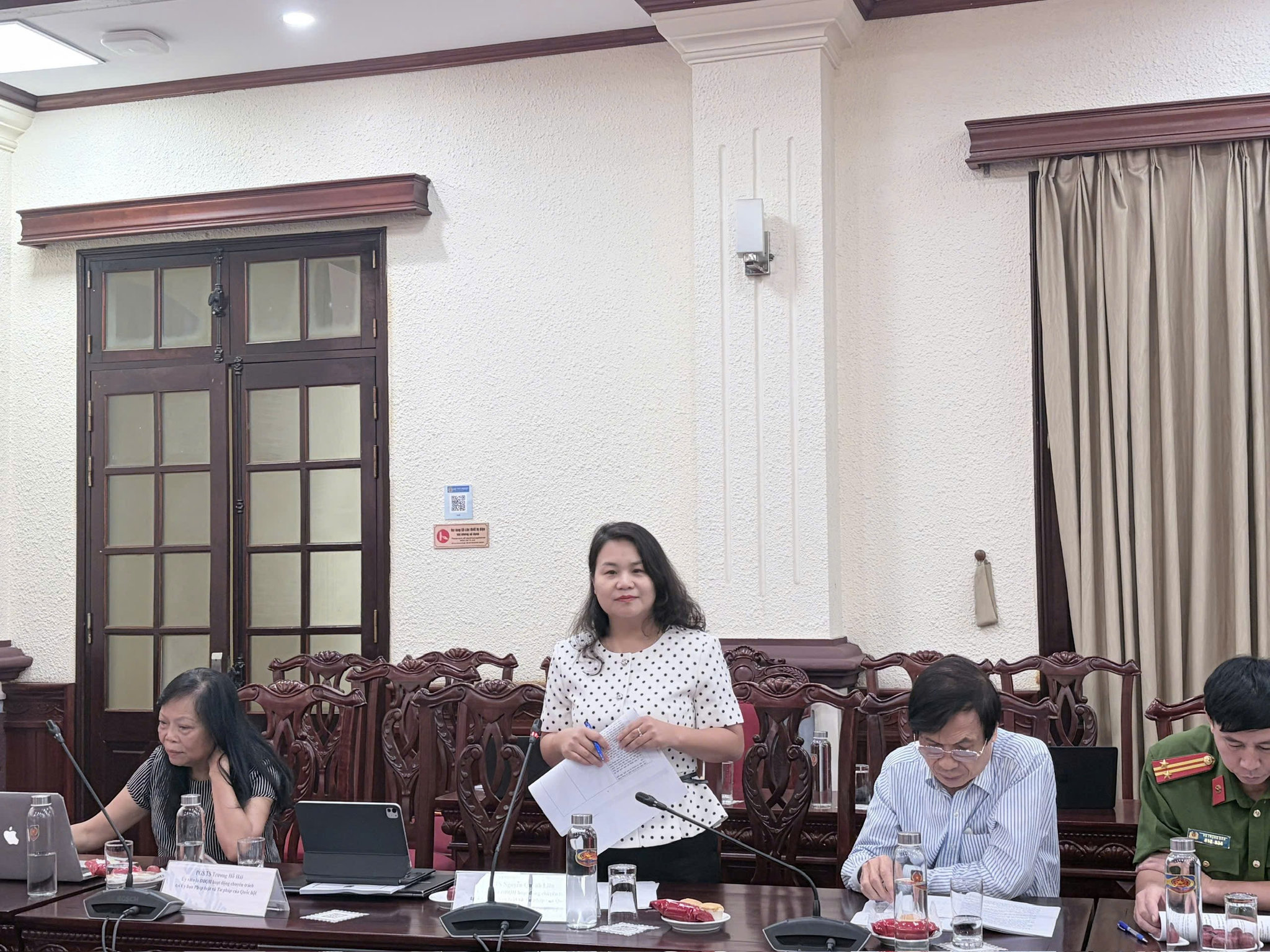 Ủy viên là đại biểu Quốc hội, hoạt động chuyên trách tại Ủy ban Pháp luật và Tư pháp Nguyễn Quỳnh Liên phát biểu tại Hội thảo
