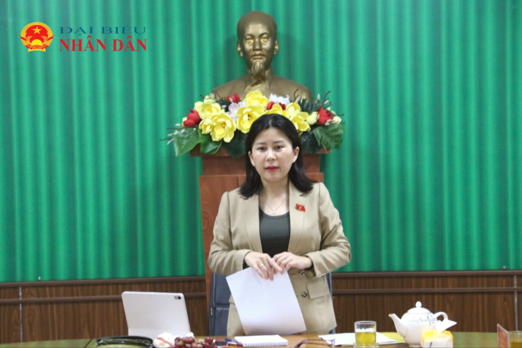 Phó Trưởng đoàn chuyên trách Đoàn ĐBQH tỉnh Lê Đào An Xuân phát biểu tại buổi làm việc với UBND xã Krông Ana
