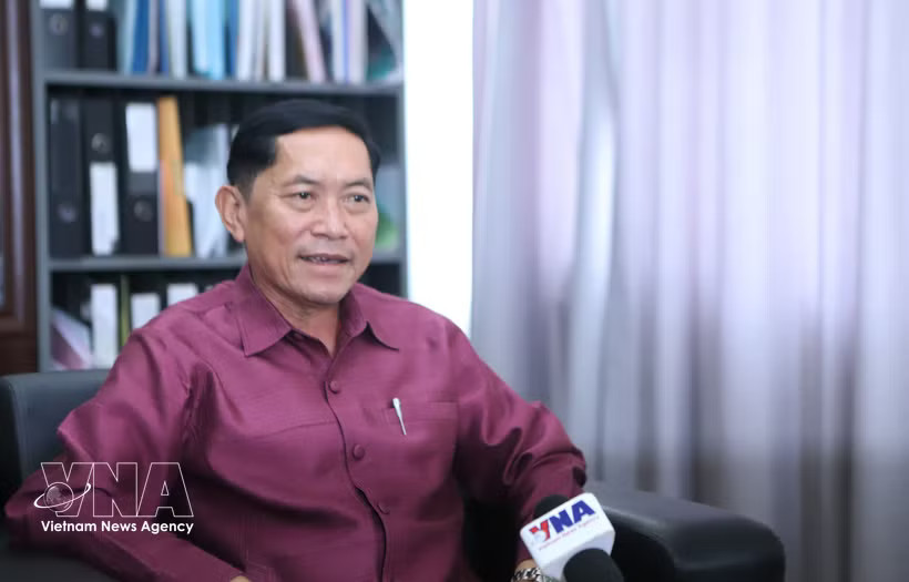 Director General of the Lao News Agency (KPL) Vannasin Simmavong in an interview with the Vietnam News Agency. (Photo: VNA)