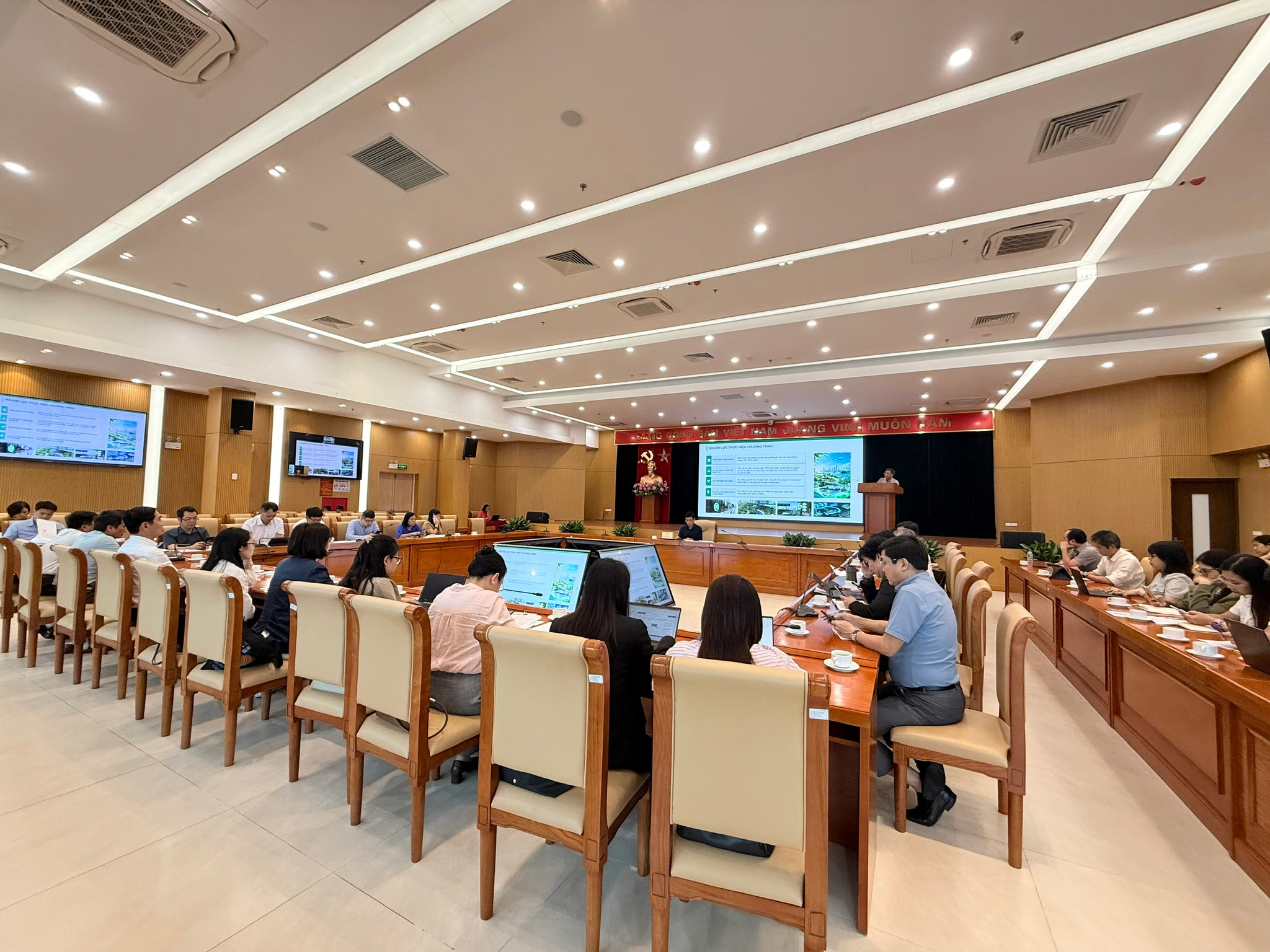 Toàn cảnh Hội nghị.01
