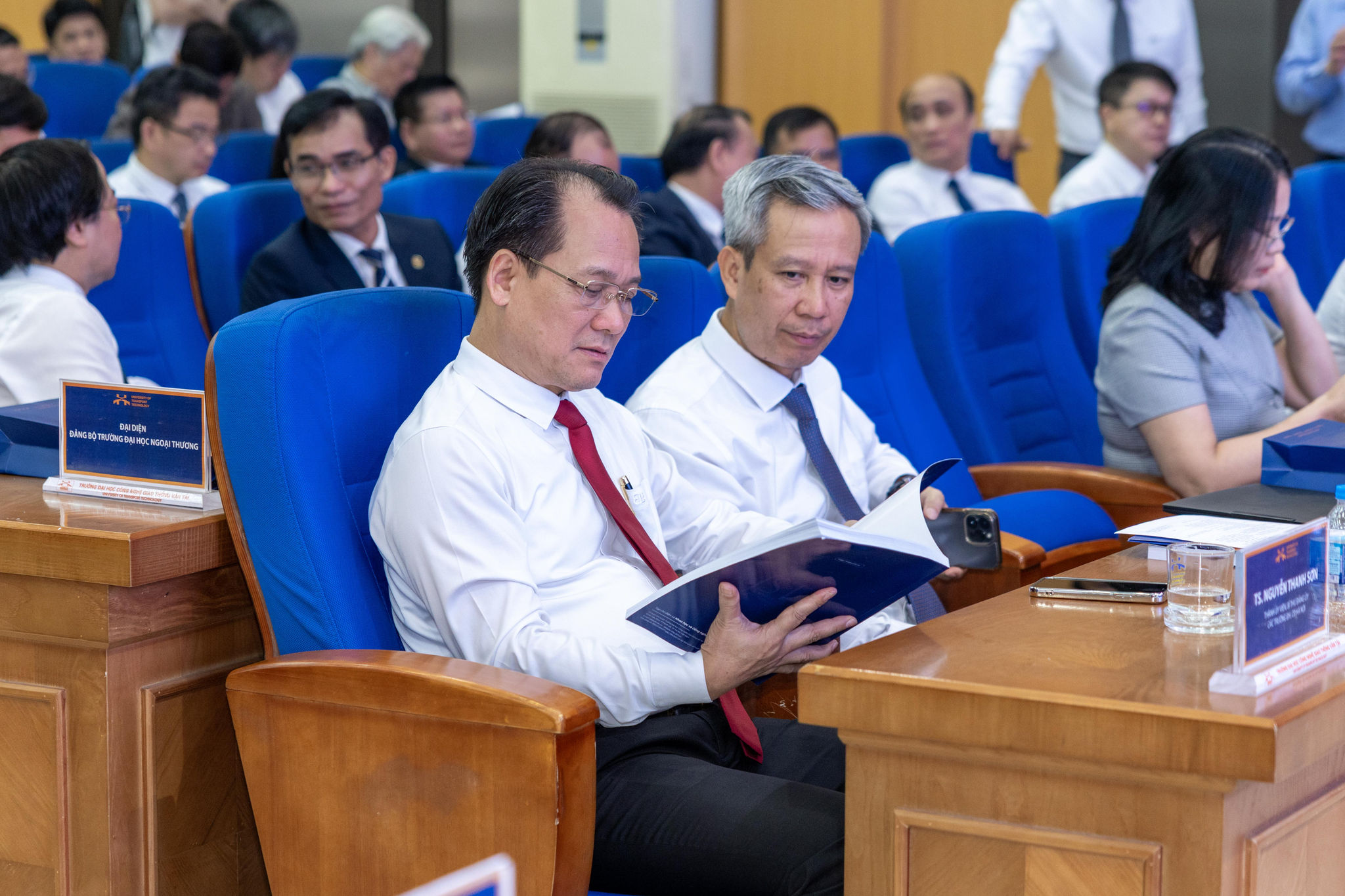 Các đại biểu tham dự Hội thảo khoa học quốc gia “Nâng cao chất lượng các tạp chí khoa học của Việt Nam theo chuẩn Scopus và Web of Science”