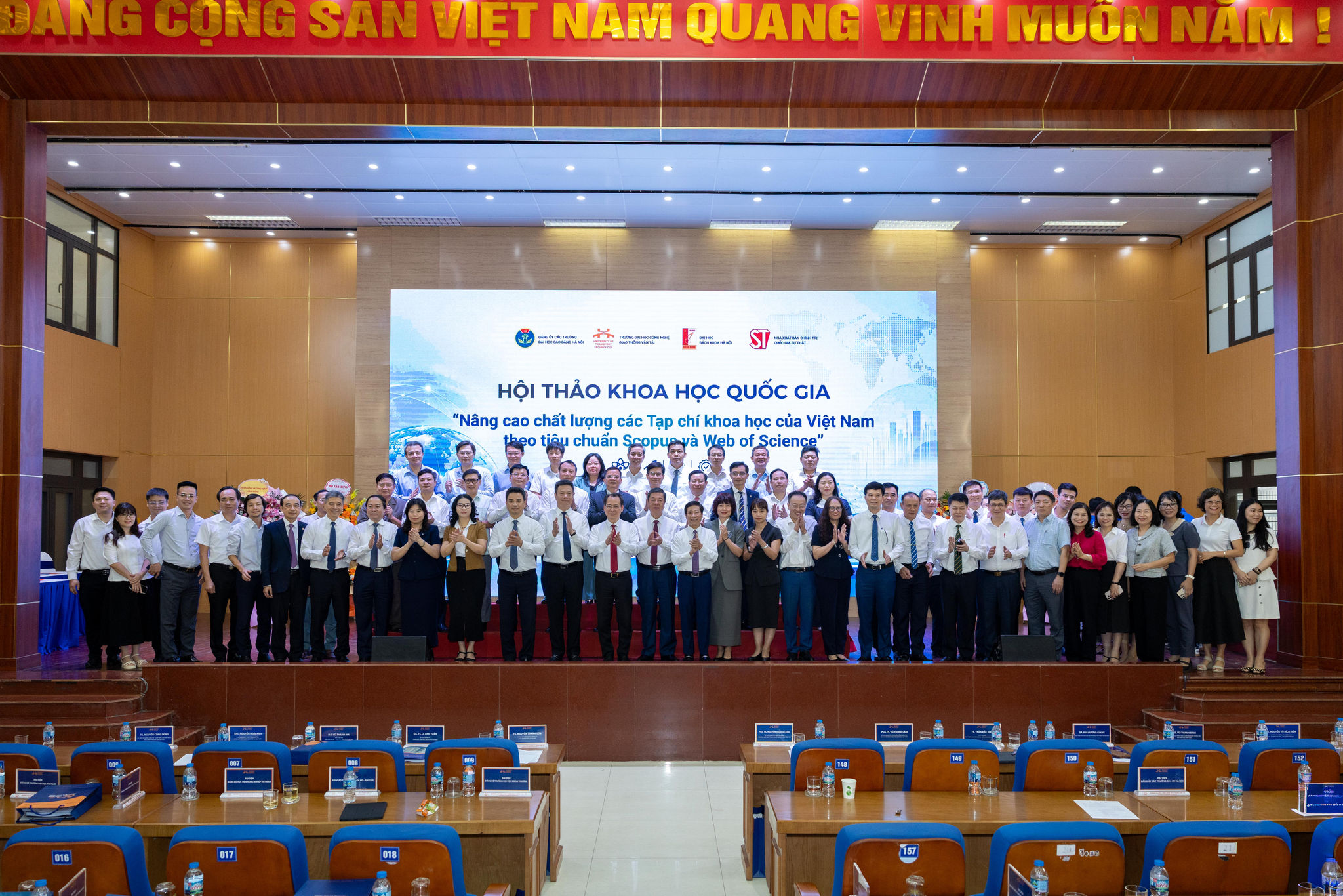 Các đại biểu tham dự hội thảo
