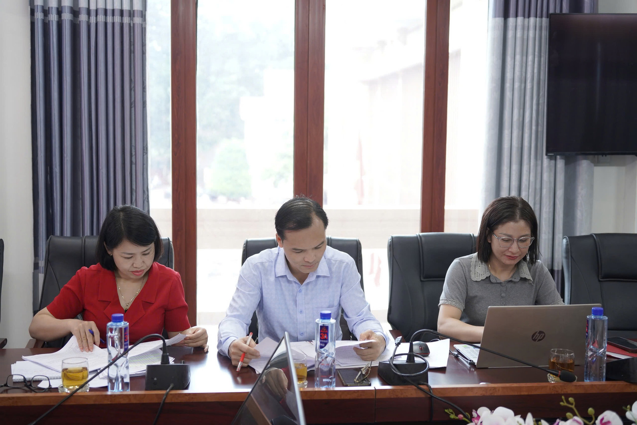 Các đại biểu dự buổi làm việc