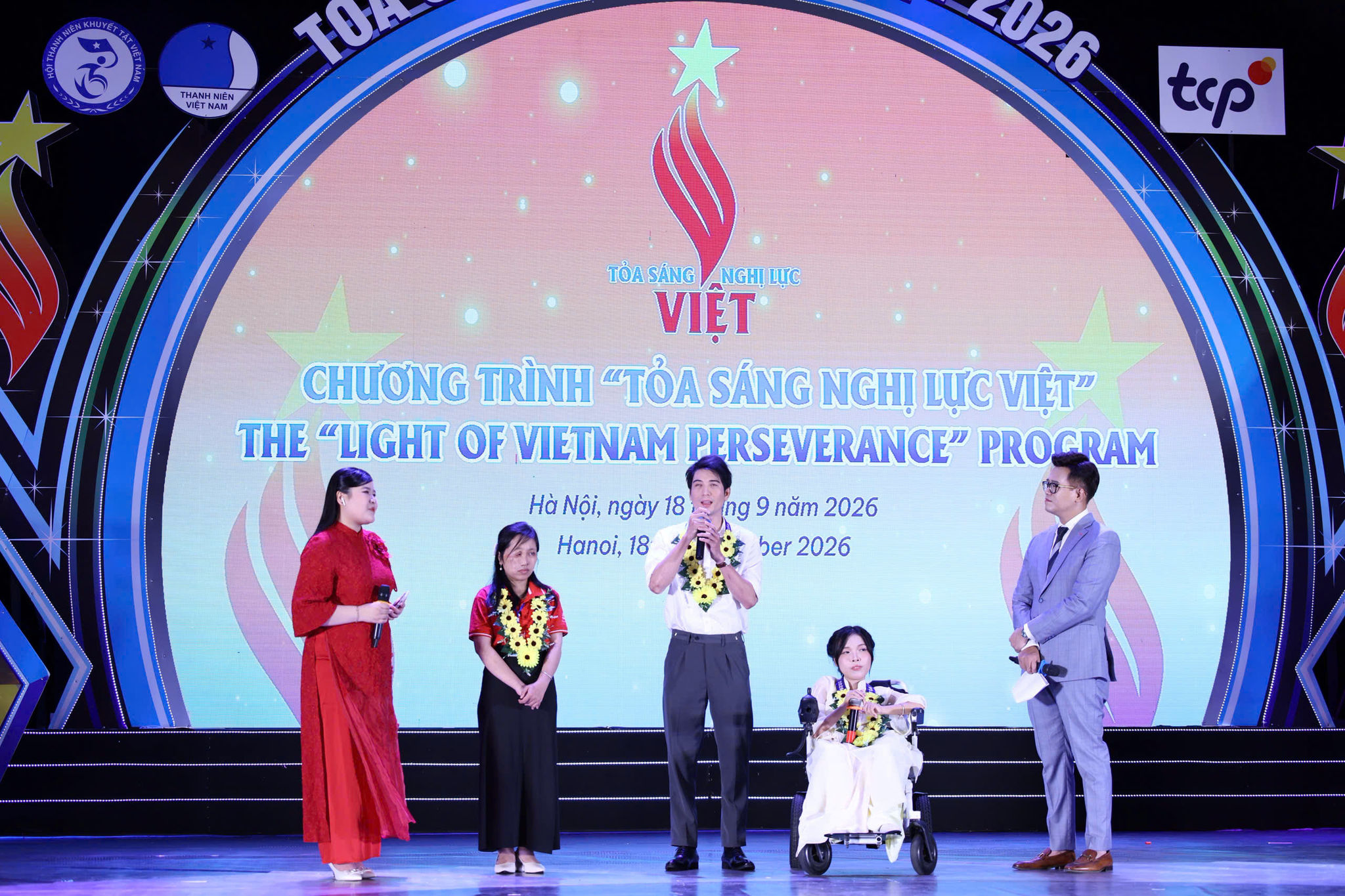 Các gương thanh niên khuyết tật tiêu biểu giao lưu tại chương trình tuyên dương
