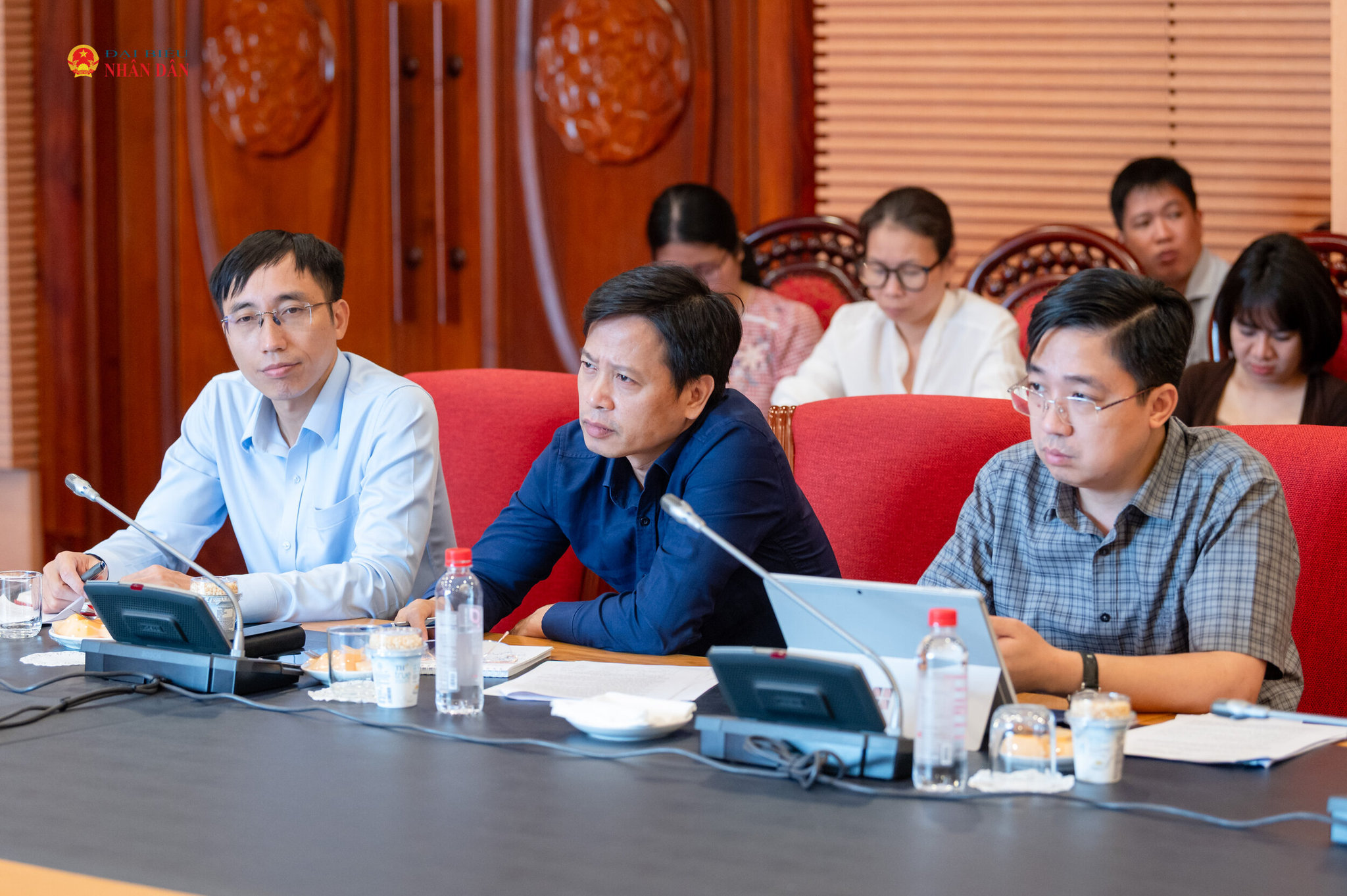 Các đại biểu tham dự cuộc làm việc