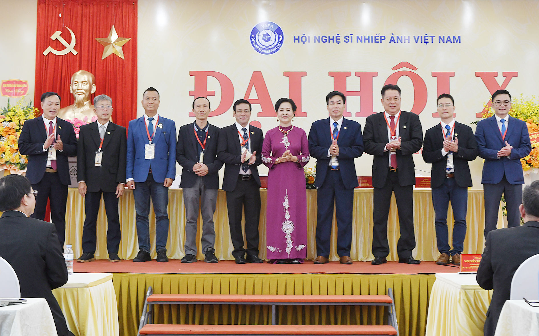 an Chấp hành Hội NSNA Việt Nam khóa X ra mắt Đại hội. Ảnh- Bá Thi chấp hành Bá Thi