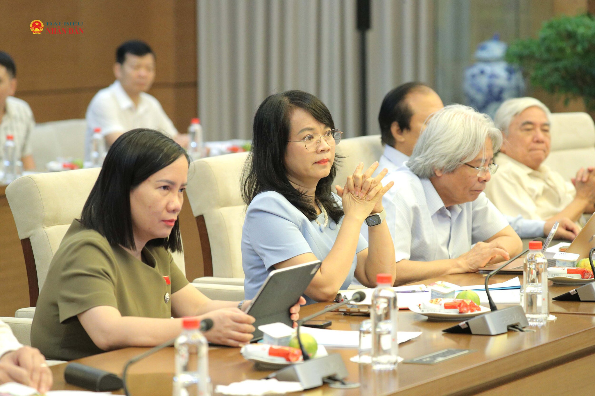Các đại biểu dự 4