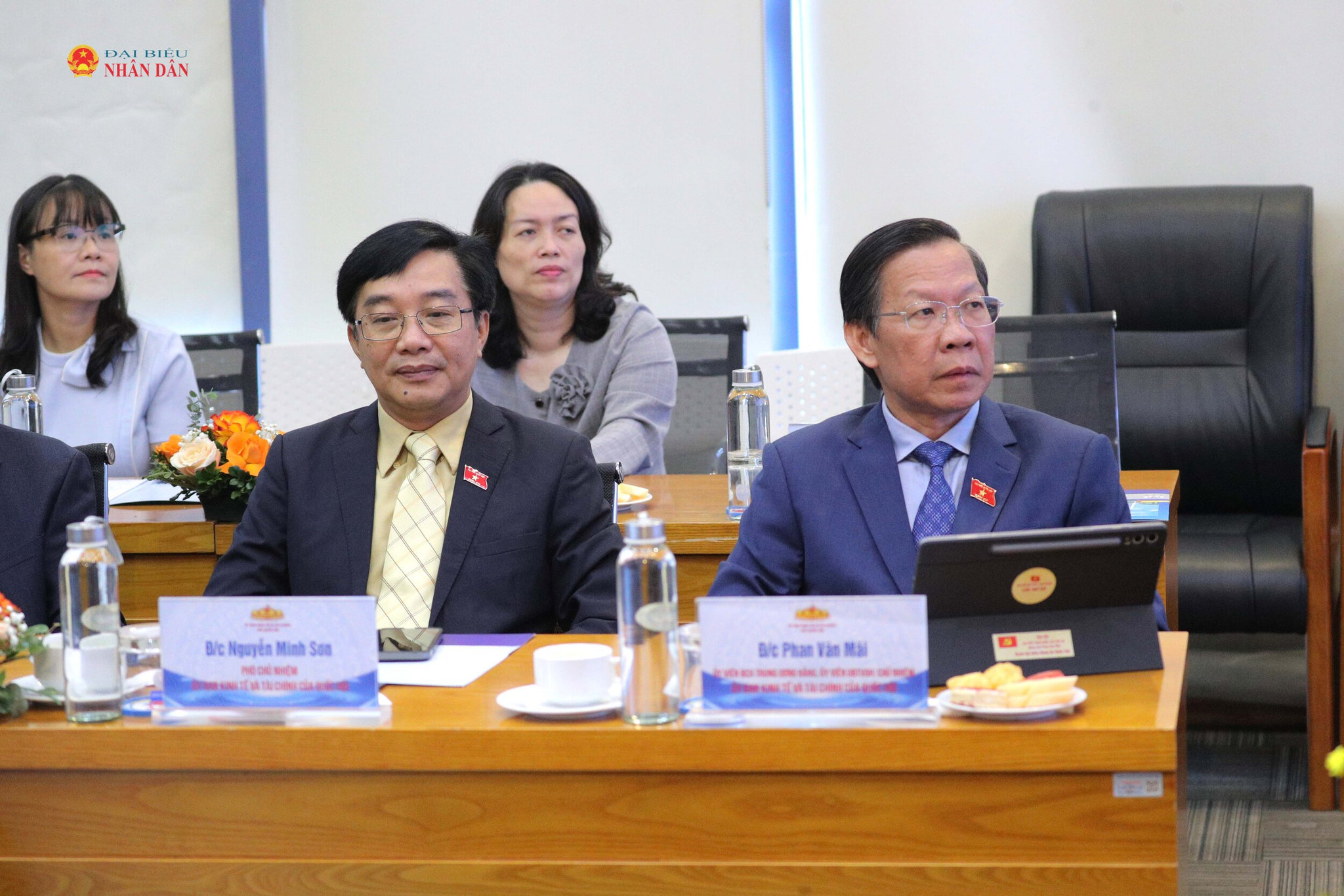 Các đại biểu dự 6