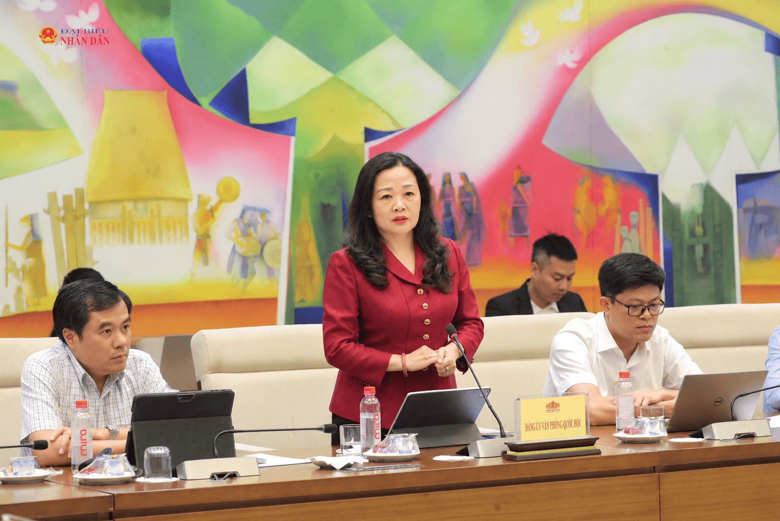 Tổng Biên tập Báo Đại biểu Nhân dân Phạm Thị Thanh Huyền phát biểu tại cuộc họp