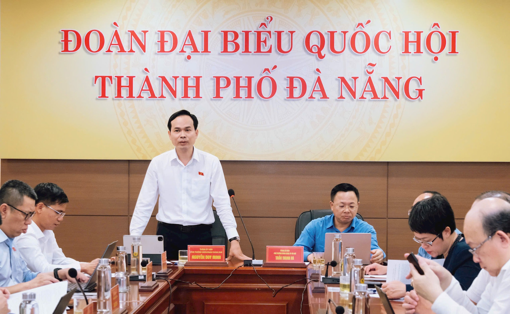 Phó Trưởng đoàn chuyên trách Đoàn ĐBQH thành phố Đà Nẵng Nguyễn Duy Minh phát biểu tại cuộc làm việc